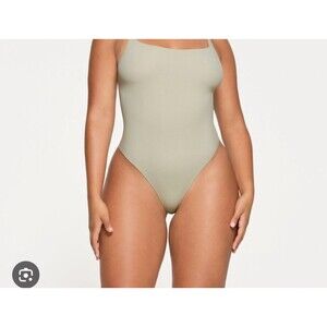 Skims Fits Everybody Cami thong Bodysuit Talc  NWT MEDIUM